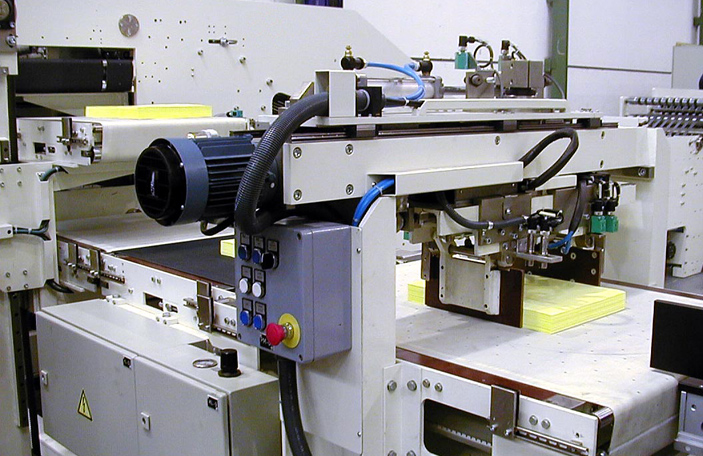 paper sheet cutting machine: detail 3 of 3