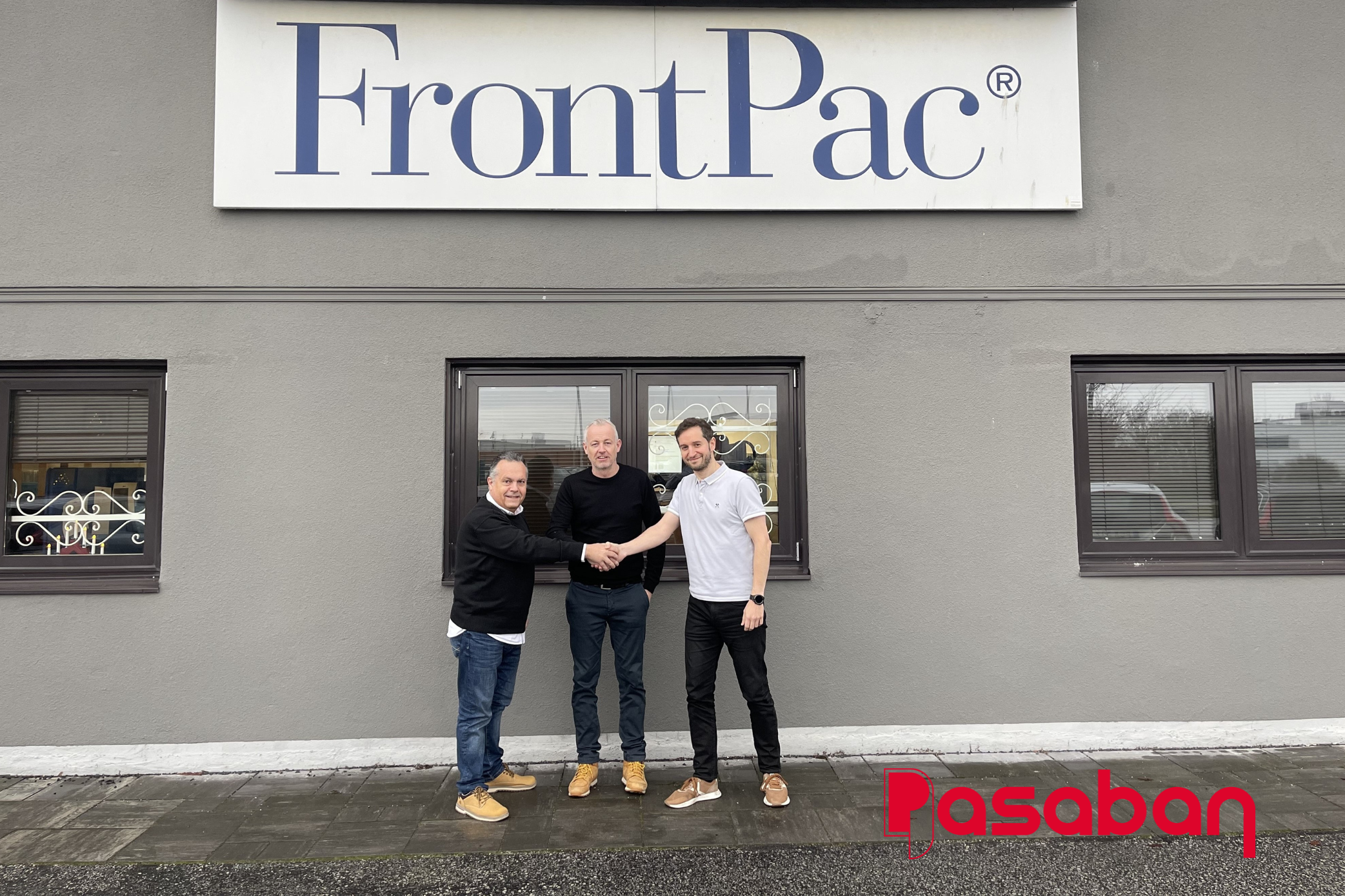 Members of FrontPac and Pasaban after closing the agreement